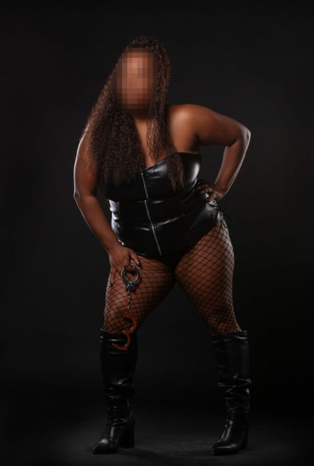 Queen Daisi 4